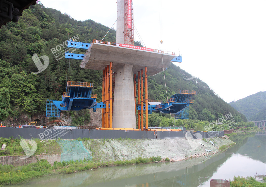 Menara kabel tunggal berbentuk musafir