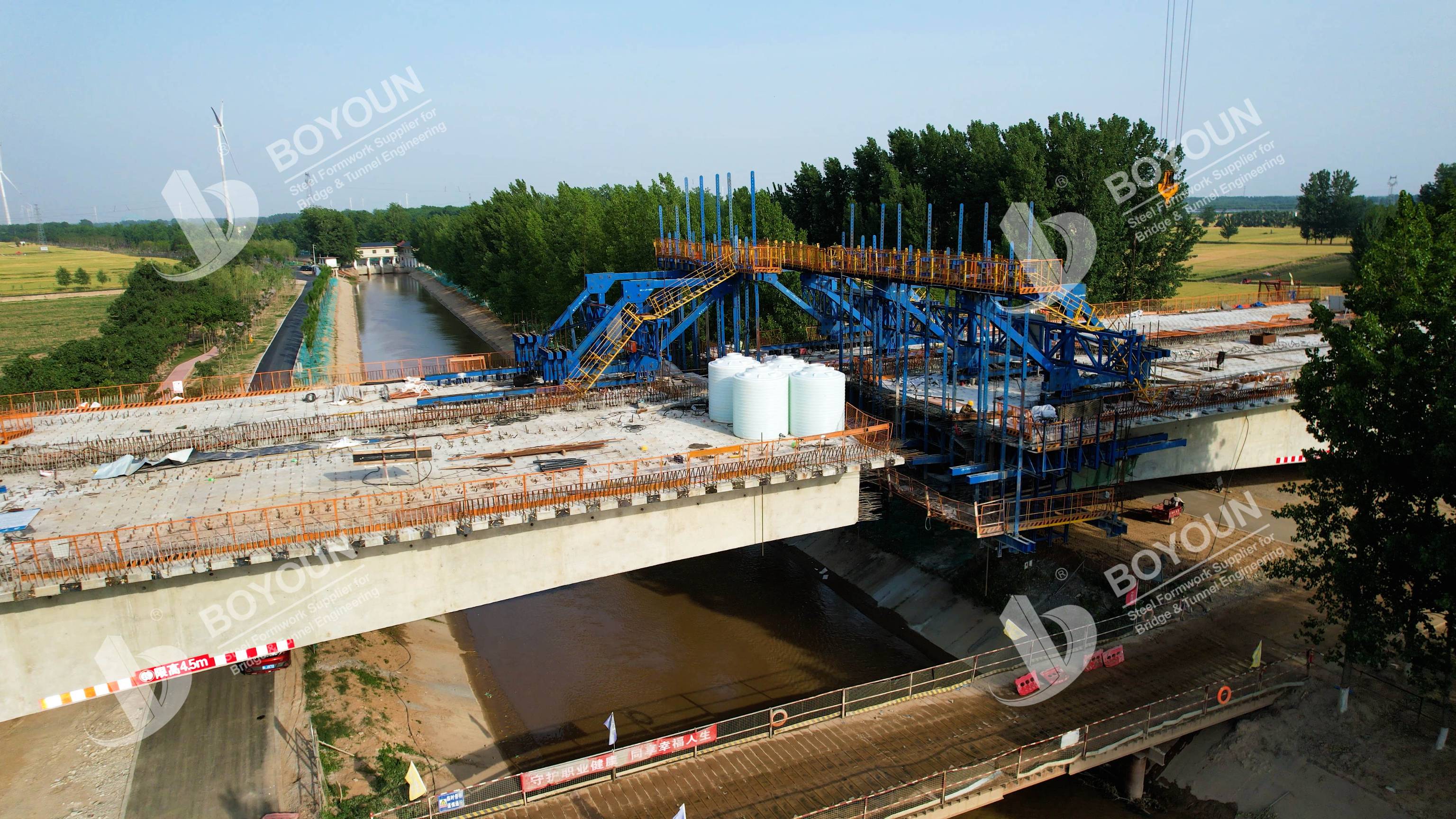 Proyek jembatan kanal utama