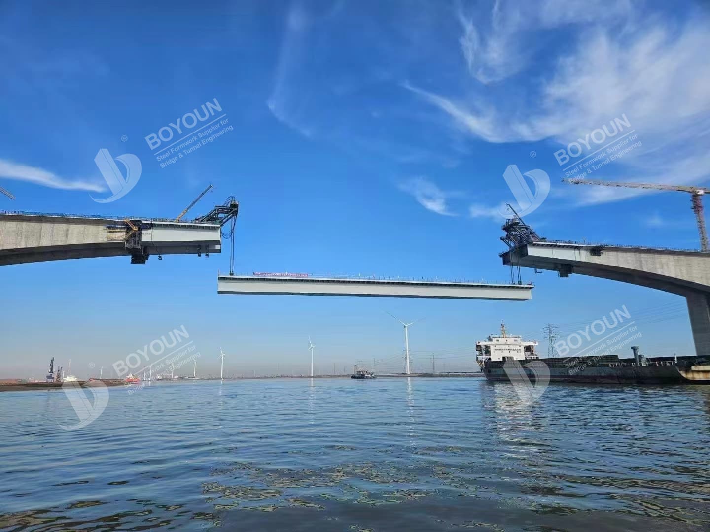 Penyelesaian yang sukses dari jembatan besar sungai Taoer