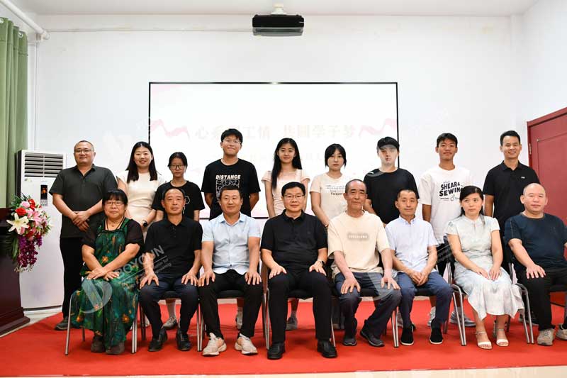 Akhir yang sukses dari upacara penghargaan beasiswa ke 5 untuk anak-anak karyawan