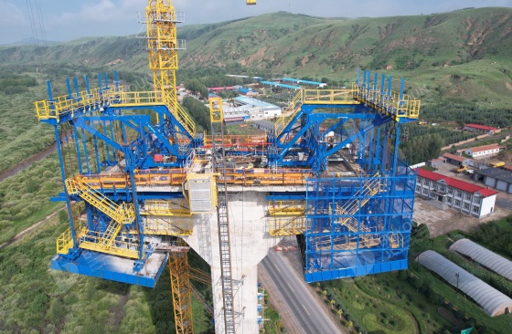 Kotak tunggal sel Cantilever bentuk Traveler