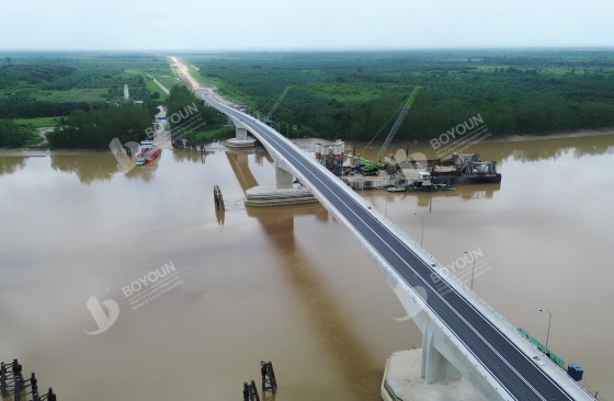 Jembatan Sarawak diantara Krian di Malaysia