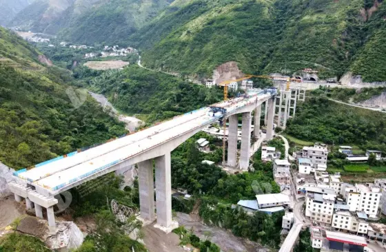 Mengotori No 1 proyek jembatan